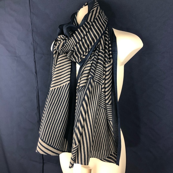 BNWT-SilkBlend Soft,Cozy GeoPrint Scarf/Shawl/Wrap - Picture 2 of 8